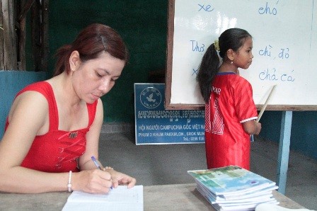 Việt kiều tại Koh Kong - Campuchia quan tâm dạy tiếng Việt cho con em - ảnh 2